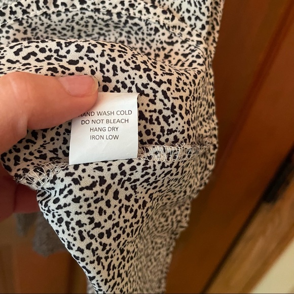 Peplum Top Spotted Print in black and white - Picture 11 of 12